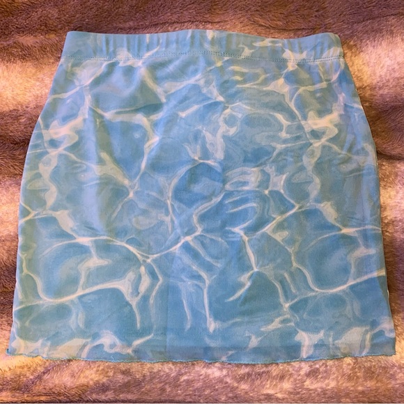 F21 Water Pattern Lace Slit Mini Skirt - Picture 4 of 7